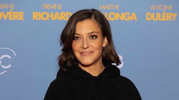 Camille Lellouche enceinte: elle pose à côté d’une légende du foot
