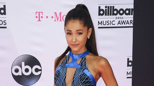 Ariana Grande : découvrez les premières images de «Side To Side»!