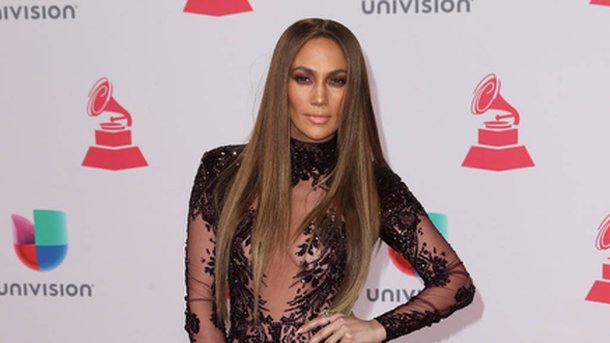 Jennifer Lopez soutient Drake pour le Nouvel An!