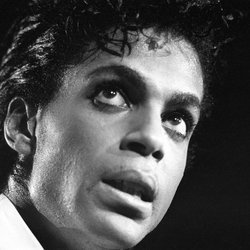 Le khôl : la touche ultime de coquetterie de Prince