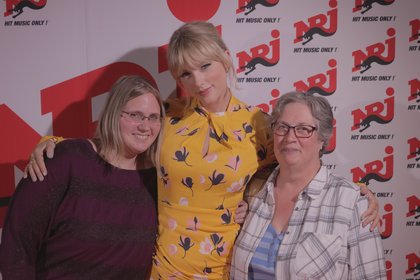 Taylor Swift dans l'émission C'Cauet sur NRJ