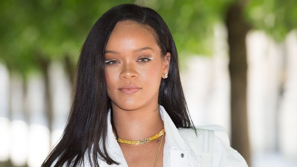 Rihanna pleure la perte d’une fan décédée des suites d’un cancer...