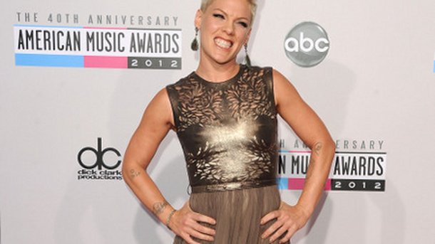 Pink : furieuse sur Twitter !