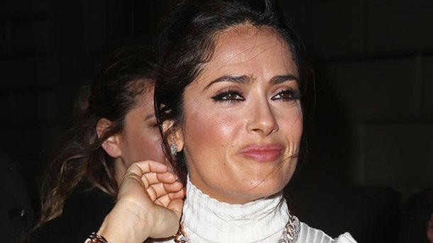 Salma Hayek présente sa ligne de maquillage thérapeutique