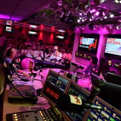 Lady Gaga en interview exclusive chez Cauet sur NRJ !