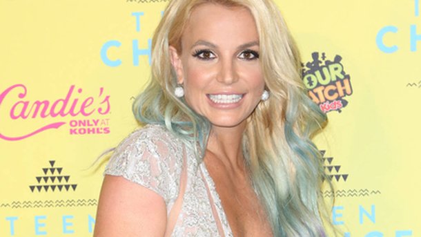 Britney Spears met son costume des VMAs à la tombola pour aider la Louisiane!
