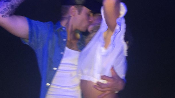 Justin Bieber et Hailey Baldwin : ils s'embrassent en soirée!