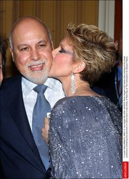 René Angelil et Céline Dion posant lors de la conférence de presse suivant la première du nouveau spectacle de Céline Dion , A New Day au Colosseum du Caesars Palace