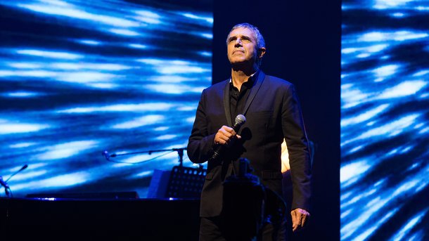 L'hommage émouvant de Julien Clerc à son « petit frère » Gérard Leclerc