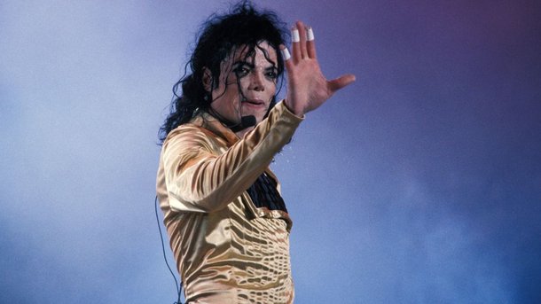 Michael Jackson: pourquoi portait-il des pansements aux doigts?