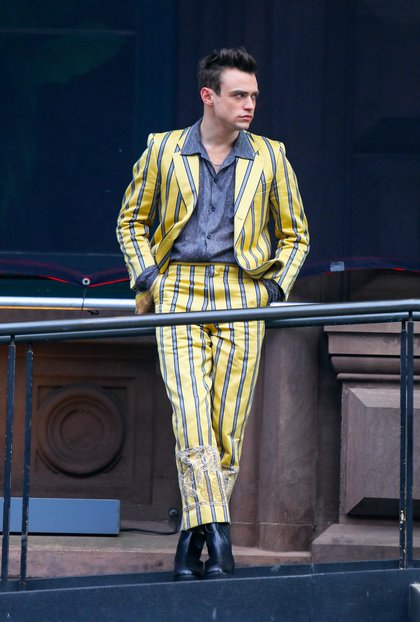 Look 7 : le total look...et en jaune pour ne surtout pas risquer de passer inaperçu.
