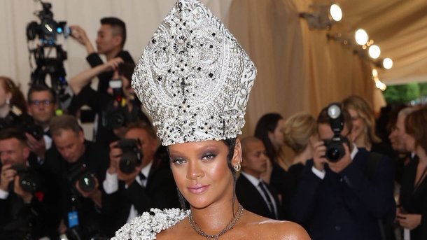 Rihanna joue les modèles pour sa marque de lingerie