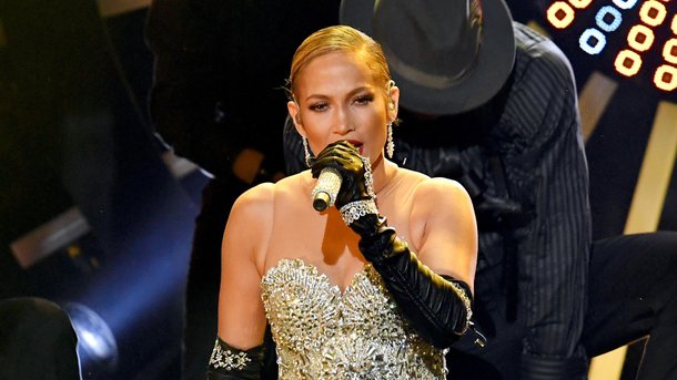 Jennifer Lopez affiche son corps musclé sur Instagram