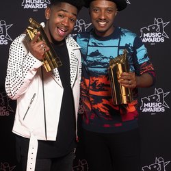 Lisandro Cuxi (Révélation Francophone de l'année) et Soprano (Artiste Masculin Francophone de l'année) - NRJ Music Awards 2017