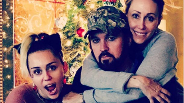 Miley Cyrus : avec Liam Hemsworth et sa famille pour Noël