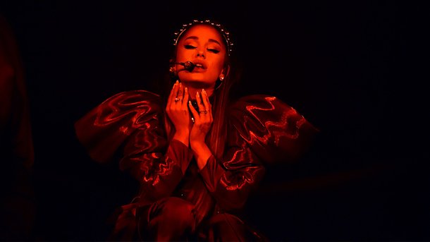 Ariana Grande tease la sortie d’un nouveau clip
