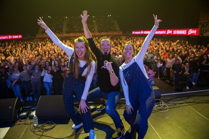 Les Frangines et leur public lors du Concert Super Privé Angers Trélazé