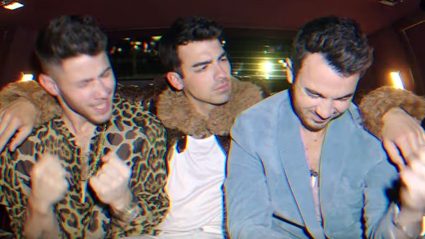 Jonas Brothers - What A Man Gotta Do (Vegas Ride)