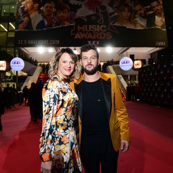 Claudio Capéo et sa femme - Montée des Marches NRJ Music Awards 2019