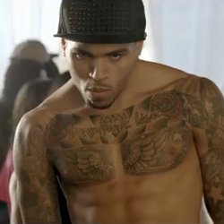 Chris Brown torse nu