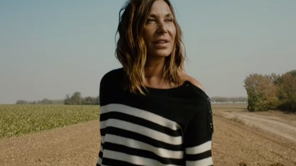 Zazie dévoile le clip festif de « L’essenciel »
