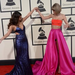 Selena Gomez et Taylor Swift sur le tapis rouge des Grammy Awards 2016