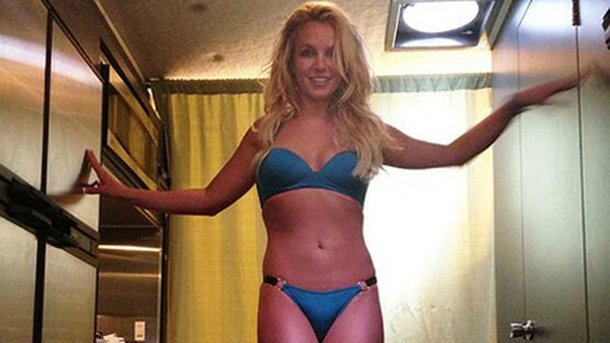 Britney Spears : tournage en bikini