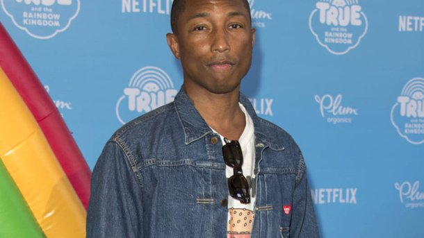 Pharrell Williams: découvrez son changement radical de couleur de cheveux