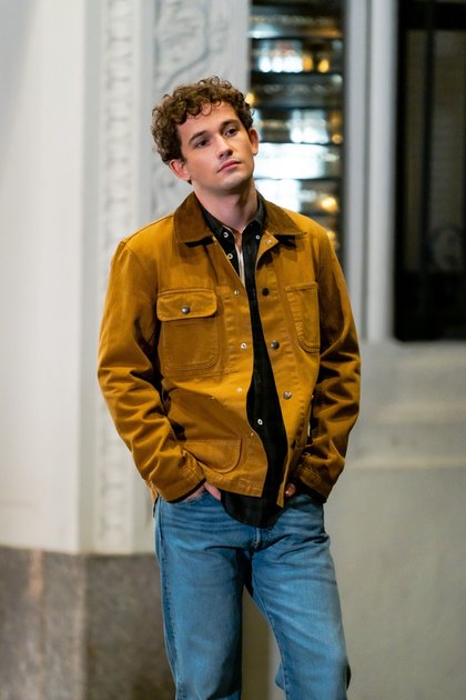 Look 5 : le jean et un air indifférent, un classique.