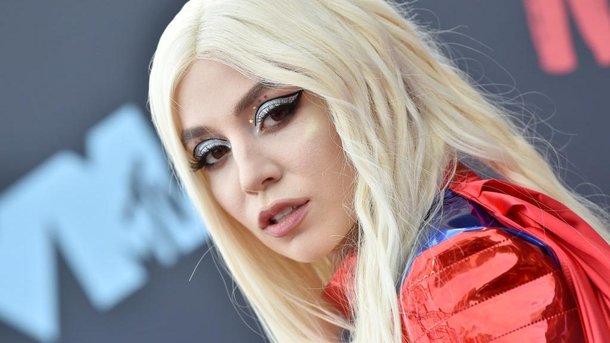 Ava Max: les secrets de son hit "Sweet but Psycho"
