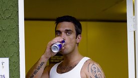 Robbie Williams : ces idoles à qui il rend hommage avec ses tatouages