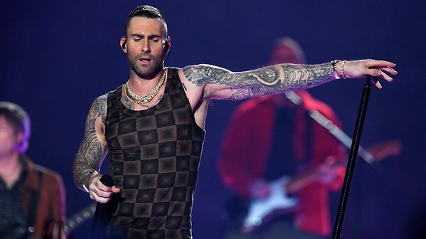 Adam Levine: son débardeur du Super Bowl devient un mème sur Internet
