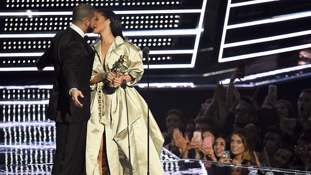 Le saviez-vous? Le hit "Work" de Drake et Rihanna a deux clips!