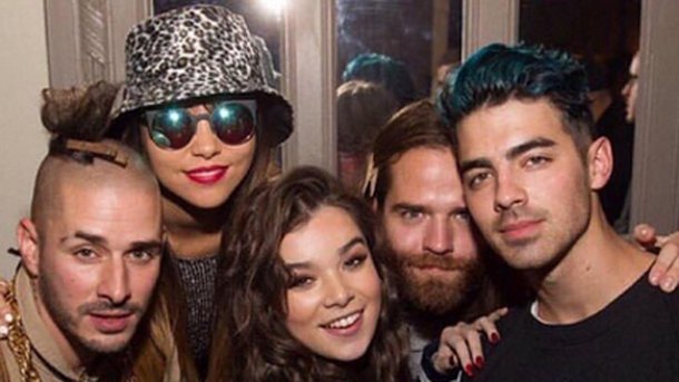 Joe Jonas : découvrez « Rock Bottom », le duo entre DNCE et Hailee Steinfeld!