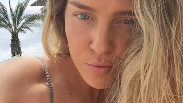 Perrie Edwards : selfie au naturel !