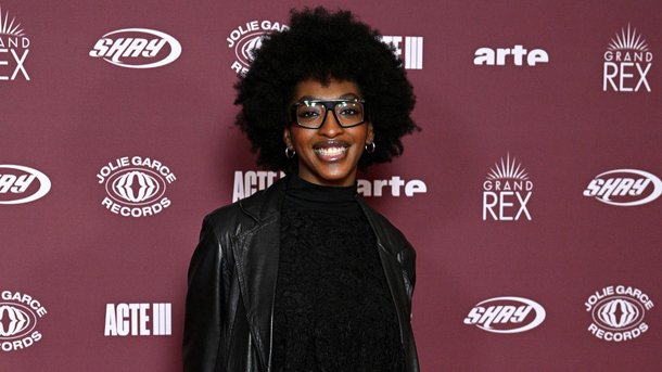 Ebony : la version acoustique de "Unforgettable" séduit les fans