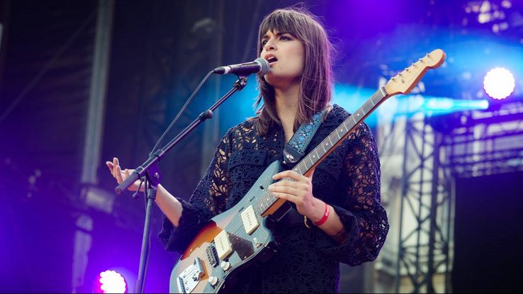 Clara Luciani : la remarque sur sa voix qui l'a poussée à chante