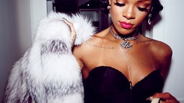 Rihanna : les photos de son Nouvel An avec Cara Delevingne !