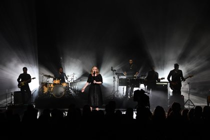 Adele sur scène - NRJ Music Awards 2015