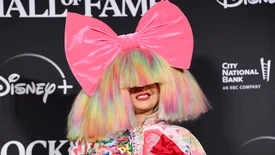 Sia dévoile le titre en solo « I Forgive You », et c’est une pépite