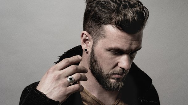 Claudio Capeo : son album «Un Homme Debout» est disque de platine!