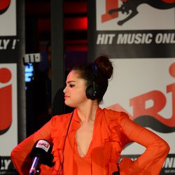 Selena Gomez à Paris chez Cauet