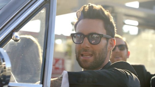 Adam Levine réagit à l’attaque de sa fan