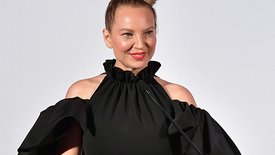 Sia touchée par la maladie d’Ehlers-Danlos, elle s’exprime auprès de ses fans