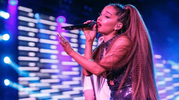 Ariana Grande: son tatouage en japonais ne signifie pas «7 rings»…