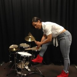 Alicia Keys: je répète pour le concert de Miami sur la batterie d'Egypt !!!! MIA j'arrive!!!;-) 