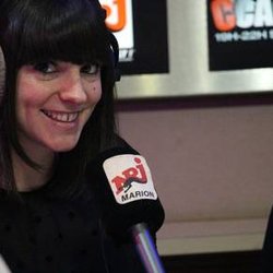 Lundi 9 Mars 2015 Cauet fête la journée de la femme