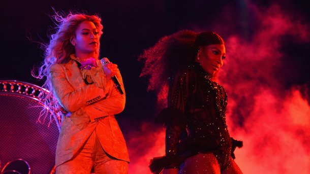 Beyoncé: chic et sexy au mariage de Serena Williams