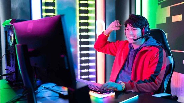 Les infos du Réveil Chérie : Au japon, un patron offre un jour de congé à ses salariés pour profiter du jeu vidéo “Monster Hunter”