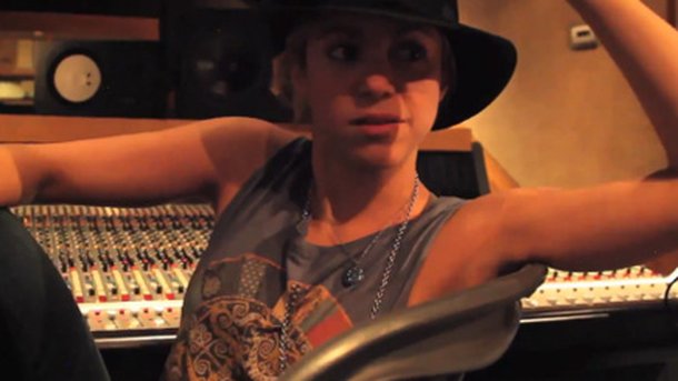 Shakira : découvrez-là en studio!